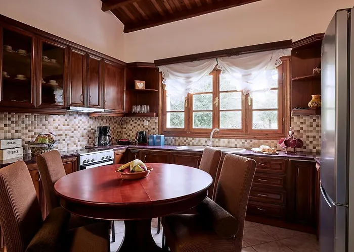 Semesterbostad Afionas *